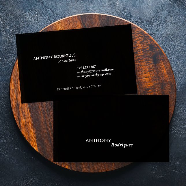 Affärskortet Modern Professionell Black Visitkort (Black sleek and modern business card, personalize with your info and give a professional image.)