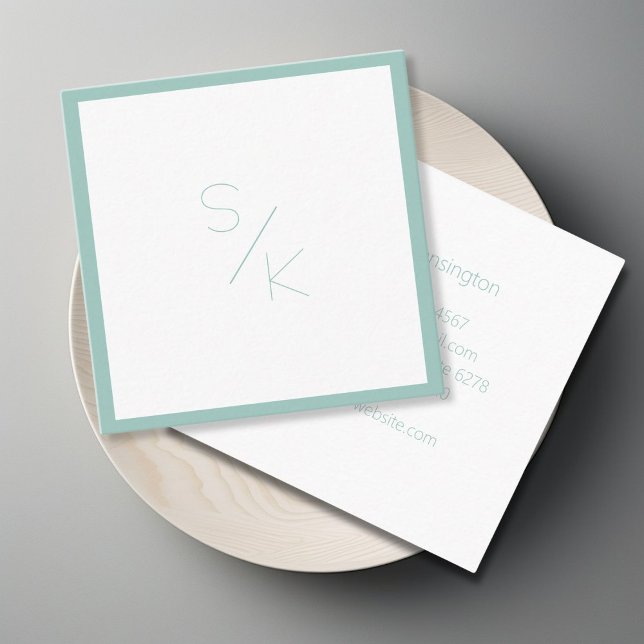 Affärskortet Modern Pur Mint White Monogram Fyrkantigt Visitkort (Modern Pur Mint White Monogram Business Card)