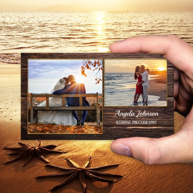 Affärskortet mörk Wood Photographer Template Visitkort (Modern business card template showing your photos framed by a small gold lining on rustic dark wood)