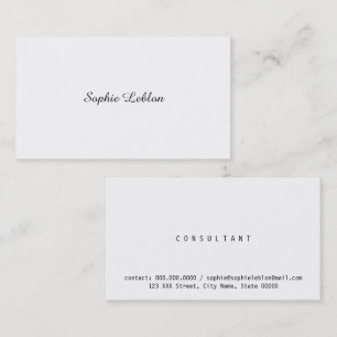 Affärskvinna med minimalistisk elegant visitkort