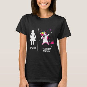 AffärslärareUnicorn som baddar den roliga gåvan T Shirt