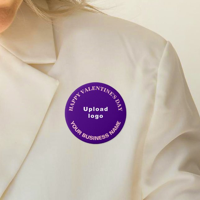 Affärsvalentin hälsning på lila rund knapp (Business name and logo with Happy Valentine's Day greeting on purple round button.)
