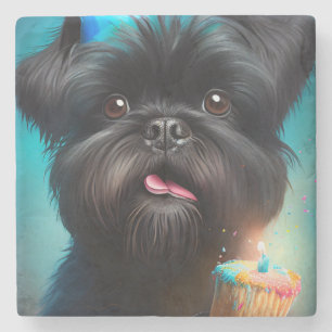 Affenpinscher firar födelsedagstårkakan stenunderlägg