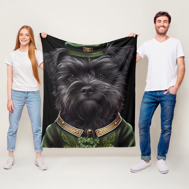 Affenpinscher hund i St. Patrick Dress Fleecefilt (På plats)