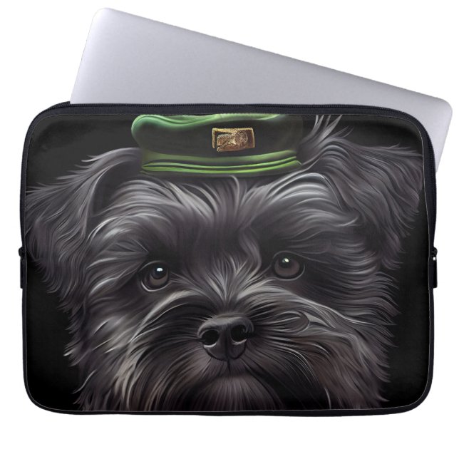 Affenpinscher hund i St. Patrick Dress Laptop Fodral (Framsidan)
