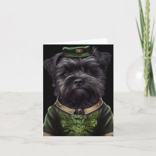 Affenpinscher hund i St. Patrick's Day dräkt Kort
