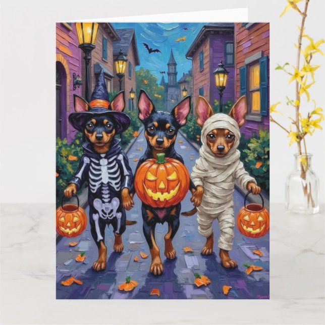 Affenpinscher Hundar Trick- or Treating in Hallowe Kort (Gul blomma)