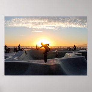Affischskateboarden parkerar solnedgången poster