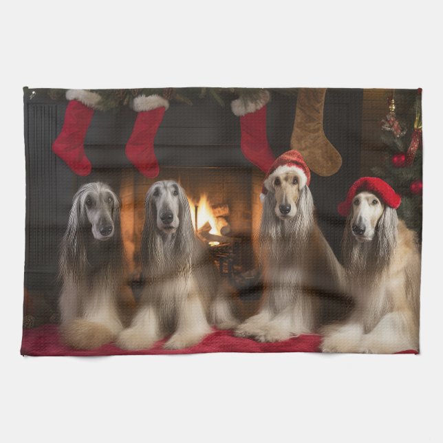 Afghanhund vid öppen spis jul kökshandduk (Horisontell)