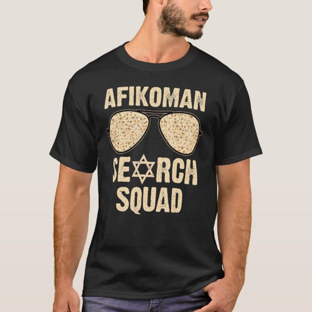 Afikoman Search Squad Funny Passover Seder Sunglas T Shirt (Framsida)