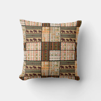African Patchwork Elephants: Ornamental Struktur Kudde