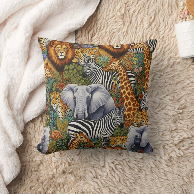 AFRICAN SAFARI ANIMALS Throw Pillow Kudde (Filt)