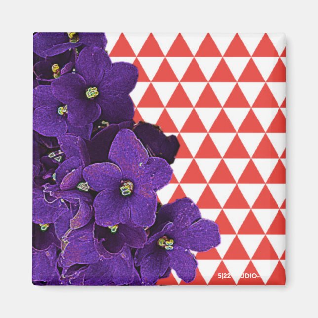 African Violet Red Pyramid Magnet (Framsidan)