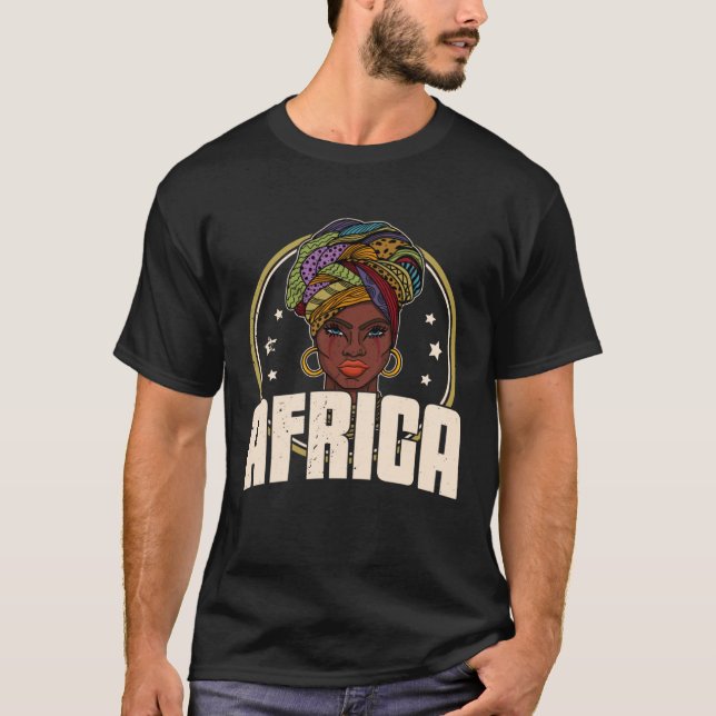 African woman womanism ethnic earrings necklace he t shirt (Framsida)