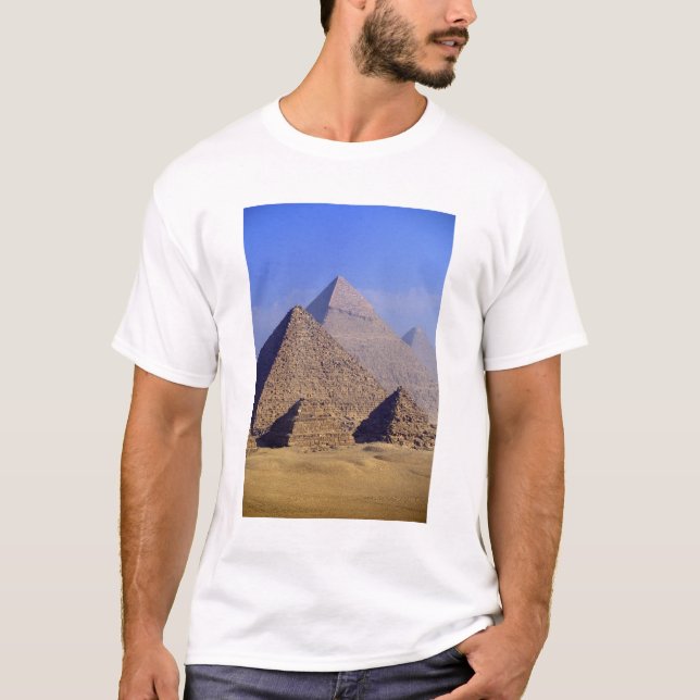 Afrika, Egypten, Kairo, Giza. Underbarare pyramide T Shirt (Framsida)