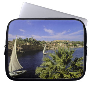 Afrika, Egypten, Övre Egypten, Aswan. Feluccas 2 Laptop Sleeve