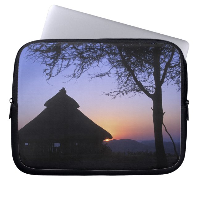 Afrika, Etiopien, Omo flodregion, Solnedgång över Laptop Fodral (Framsidan)