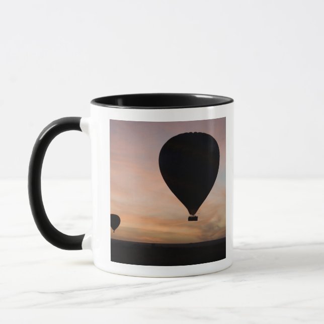 Afrika, Kenya, Masai Mara. Två ballonger glider Mugg (Vänster)