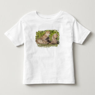 Afrika. Tanzania. Gepardmoder och ungar 2 T-shirt