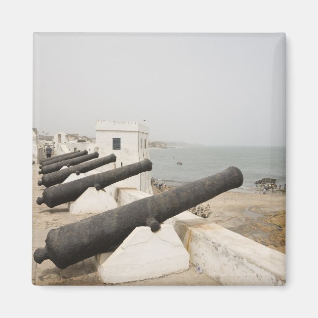 Afrika, Västafrika, Ghana, Elmina. Kanoner vaktar Magnet (Framsidan)
