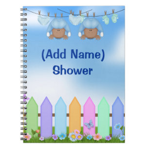 Afrikansk amerikan kopplar samman baby showerboken anteckningsbok