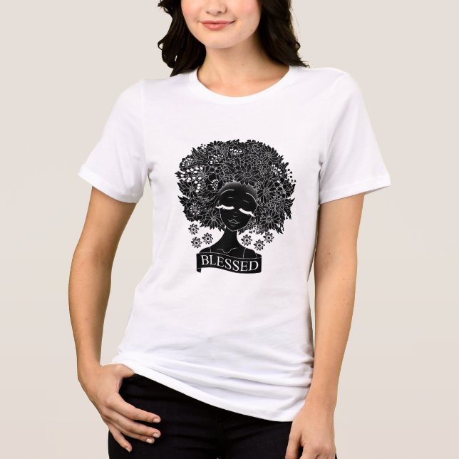 Afrikansk amerikansk kvinna med blommor i svart t shirt (Framsida)