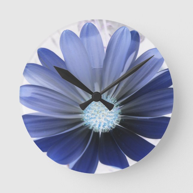 Afrikansk Daisy Glowing Blue Wall Clock Rund Klocka (Framsida)