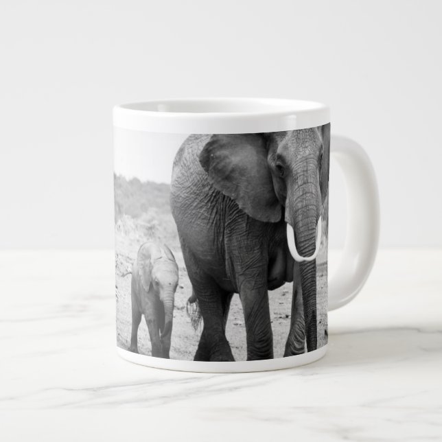 Afrikansk elefant och kalvar| Kenya, Afrika Jumbo Mugg (Framsida höger)