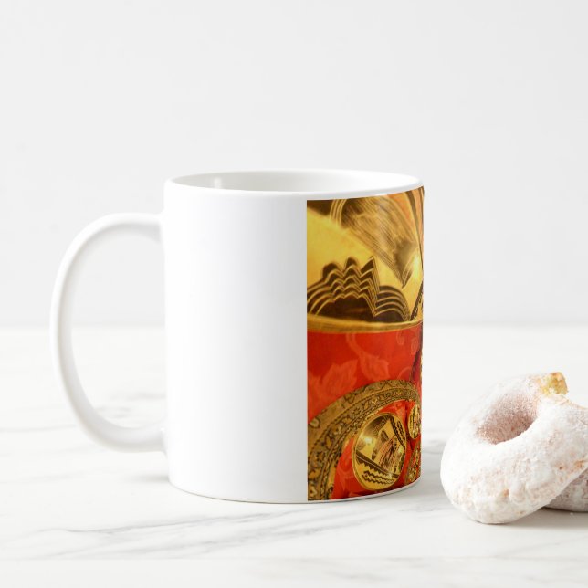 Afrikansk kulturkonst: Rik Golden Red Design Kaffemugg (Med munk)