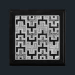 Afrikansk mudduth Textile med Geometric Mönster Smyckeskrin<br><div class="desc">Den här tryckningen gjordes av Norman Wyatt,  Jr. i stil i en afrikansk mudduth. Mudduktextilier har sitt ursprung i Mali och är ett tecken på kulturell identitet. Visning kärlek för världskulturen och det geometriska mönstren genom att köpa detta!</div>