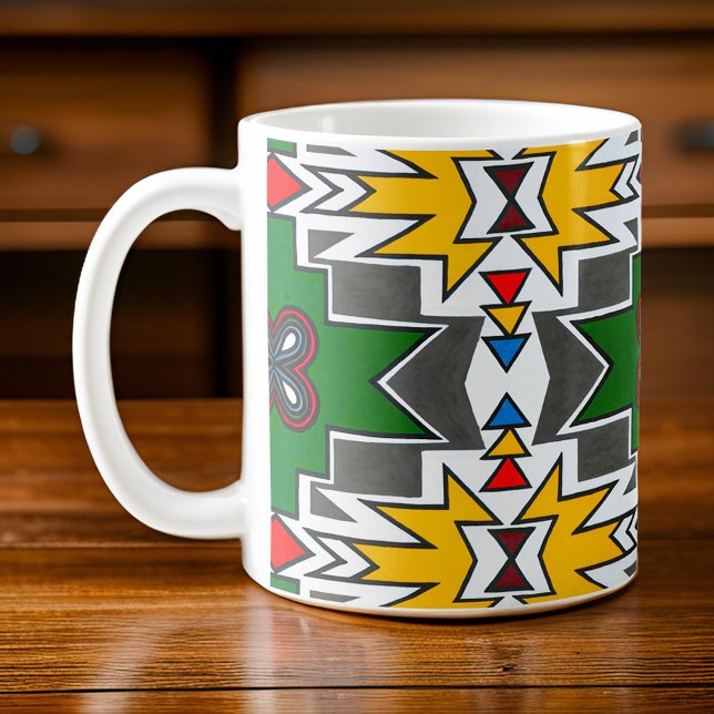 Afrikansk tribe Geometric Ndebele Traditional Art Kaffemugg (African Tribe Geometric Ndebele Traditional Art Espresso Cup Wooden Table Closeup)