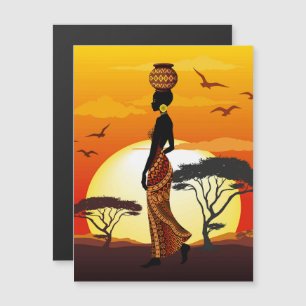 Afrikansk vackra Woman Silhouette på Afrikas Sol