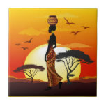 Afrikansk vackra Woman Silhouette på Afrikas Sol Kakelplatta<br><div class="desc">Vackra Woman African Silhouette klädd med Vax traditionella Fabric Dress,  med en hand gjord av dekorerat burk,  Walking in the Fantastisk Nature of the African Savanna,  på en varm och fredlig solnedgång. Original Vector Illustration Copyright BluedarkArt ChameleonArt.</div>