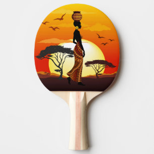 Afrikansk vackra Woman Silhouette på Afrikas Sol Pingisracket