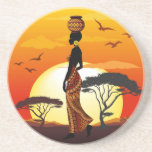 Afrikansk vackra Woman Silhouette på Afrikas Sol Underlägg<br><div class="desc">Vackra Woman African Silhouette klädd med Vax traditionella Fabric Dress,  med en hand gjord av dekorerat burk,  Walking in the Fantastisk Nature of the African Savanna,  på en varm och fredlig solnedgång. Original Vector Illustration Copyright BluedarkArt ChameleonArt.</div>