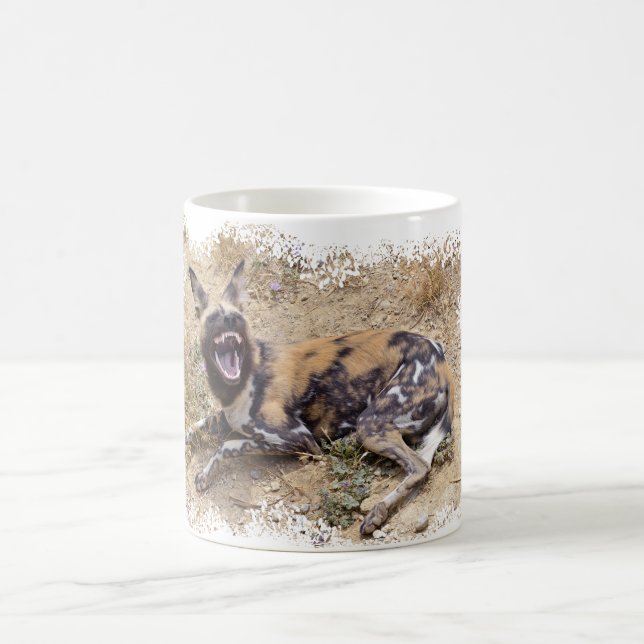 Afrikansk Vild Hund som visar tänderna Kaffemugg (Center)