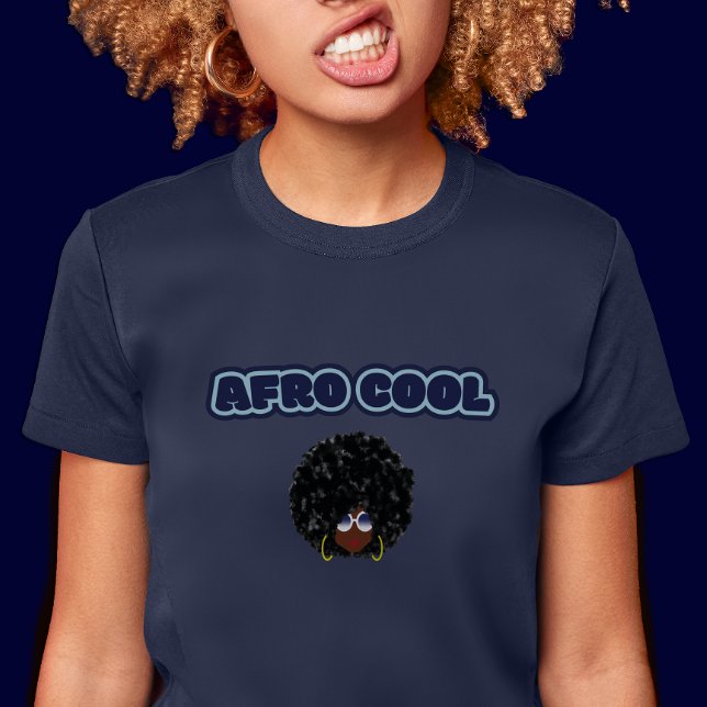 Afro Coola - Slimmad T-Shirt för kvinnor i flottan (Afro Cool - She Just Is)