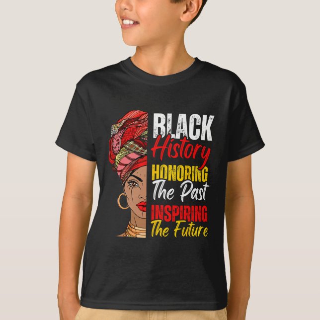 Afro Girl Honoring Past Inspirating Future Black T Shirt (Framsida)