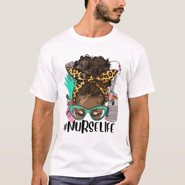 Afro Nurse Life Messy Bun T Shirt (Framsida)