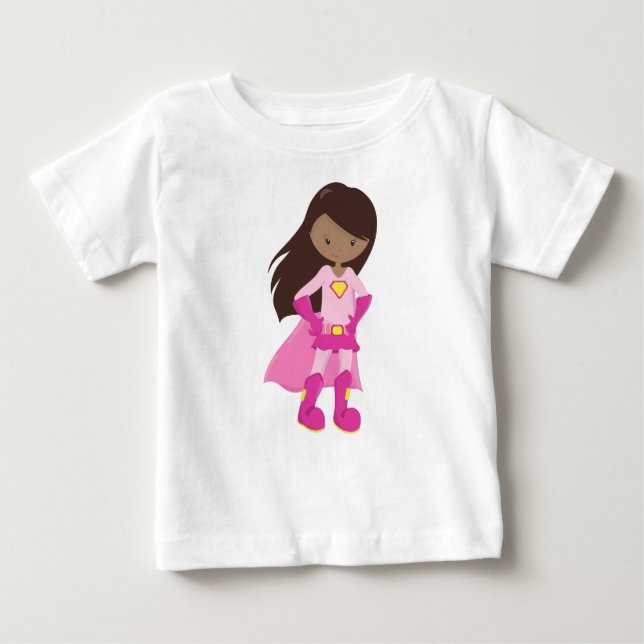 Afroamerikansk flicka, rosa cape, superhjälteska t shirt (Framsida)
