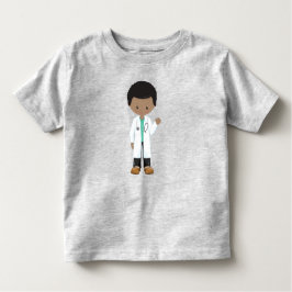 Afroamerikansk pojke, läkare, laboratoriekappa, me t shirt