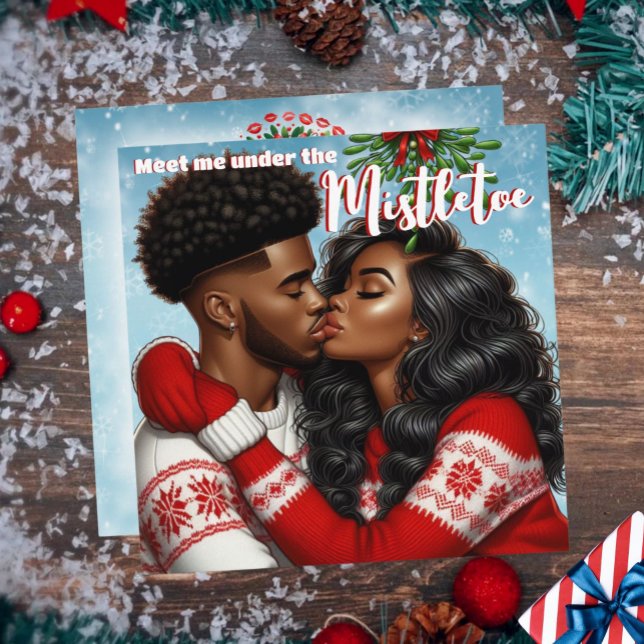 Afroamerikanskt par julen kiss under misteltoe (African American Sweethearts Couple Christmas Mistletoe Kiss Holiday Card)