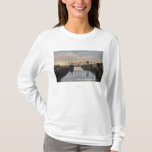 Aftonplats på den Wishkah floden T-shirt