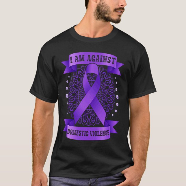 Against Domestic Violence Mandala purple ribbon T Shirt (Framsida)