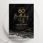 Agate Black Guld 60:e födelsedagen Inbjudningar<br><div class="desc">Svarta och guld agerade 60 födelsedagsfest inbjudan. Elegantens moderna design med vattenfärgad bakgrund,  faux glitter guld och typsnitt för färgskript. Trendig inbjudan-kortets perfekt för en snyggt kvinnor i firande. Skrivna Zazzle-inbjudningar eller digital utskrivbar mall för omedelbar nedladdning.</div>