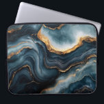 Agate Geode med Guld och marble Blue Marble Laptop Fodral<br><div class="desc">Laptop sleeve har en slående agaterad geodedesign i rikens marinblått med marmoraccenter från elegant guld,  perfekt för att göra ditt tekniska skydd mer sofistikerat.</div>