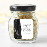 Agate Geode Script Black Silver Bröllop Fyrkantigt Klistermärke<br><div class="desc">Den här elegantens moderna bröllop-klistermärke har en svart vattenfärgad geodekonstruktion som trimmas med faux silver glitter. Anpassa enkelt grått-texten i kol mot vit bakgrund,  med namnen av bruden och skum i handskriftsbilder över ett stort,  lätt grått-ampersand.</div>