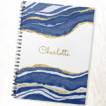 Agate Guld Glitter Watercolor Personlig Blue Anteckningsbok<br><div class="desc">Den indigo blå vattenfärgen gör marmorutformningen mer exakt vid guld glitter. Ändra det moderna skriptet namn för att anpassa det.</div>