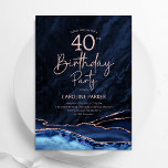 Agate Navy Blue Ro Guld 40:e födelsedagen Inbjudningar<br><div class="desc">Flottblått och ro guld agerade 40-årsfestinbjudan. Elegantens moderna utformning med royal blue water agate marble geode-bakgrund,  faux glitter ro guld och typography-skript. Trendig inbjudan-kortets perfekt för en snyggt kvinnor i firande. Skrivna Zazzle-inbjudningar eller digital utskrivbar mall för omedelbar nedladdning.</div>