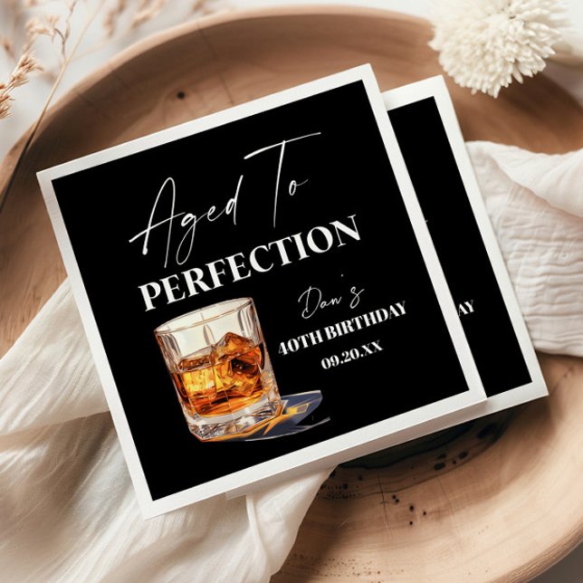 Aged To Perfection Whisky Glass Birthday Party Pappersservett (Skapare uppladdad)